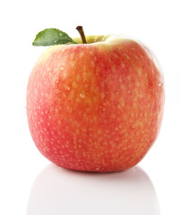 belle pomme rose sur fond blanc