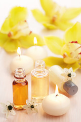 Obraz na płótnie Canvas spa set with essential oils and flowers