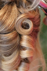 coiffure - boucles de cheveux