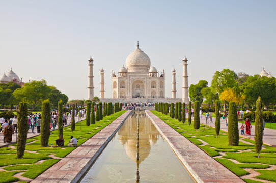 Taj Mahal located in Agra 10