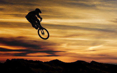 Fototapeta na wymiar Jump Mountainbike