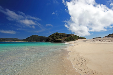 慶良間島の美しく澄んだ海