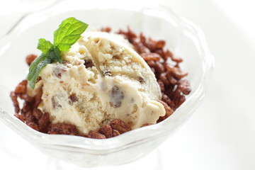 chocolate chips ice cream