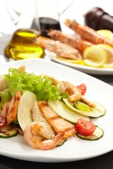 Fototapeta na wymiar Shrimps with salmon and vegetables
