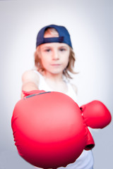 bambino con guantone