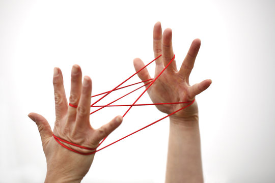 Hand und roter Faden