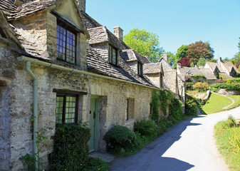 Fototapeta na wymiar Typowy dom w Cotswolds w Wielkiej Brytanii