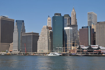Fototapeta na wymiar Lower Manhattan Skyline & East river.