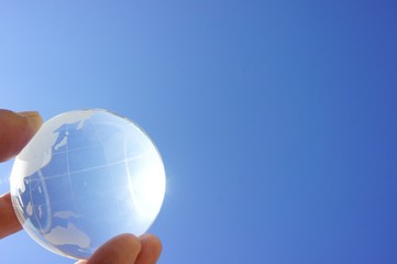 地球儀　青空バック