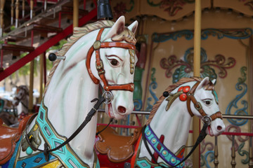 Kinderkarussell mit Pferd