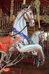 Fototapeta na wymiar Dzieci karuzela z koniem