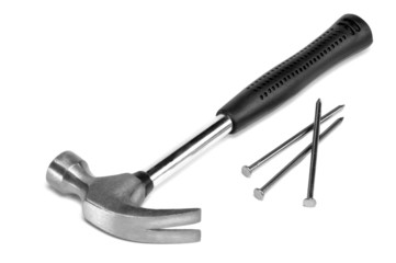 marteau de charpentier et clous