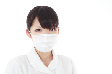 マスクをした女性看護士