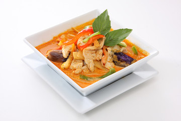 Poulet au curry rouge de cuisine thaïlandaise