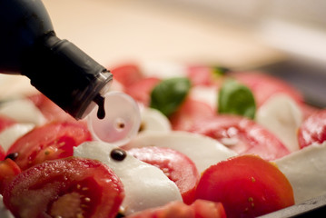 Tomatensalat mit Mozzarella und Balsamico