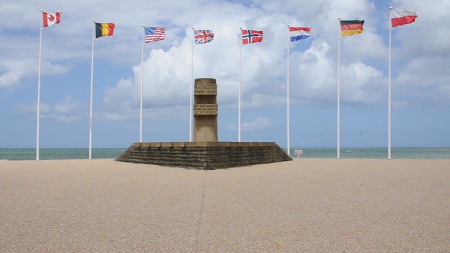 Monument de la libération - Bernieres-Sur-Mer