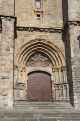 Fototapeta na wymiar Kościół Drzwi Castro Urdiales, Kantabria, Hiszpania