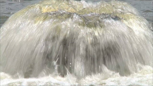 поток воды