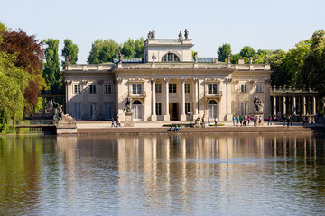Fototapeta na wymiar Pałac na Wodzie w Warszawie