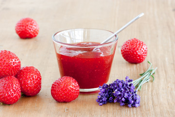 erdbeeren und lavendel