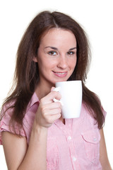 Junge Frau mit Tasse