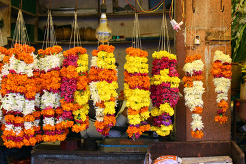 Offrandes (collier de fleurs)