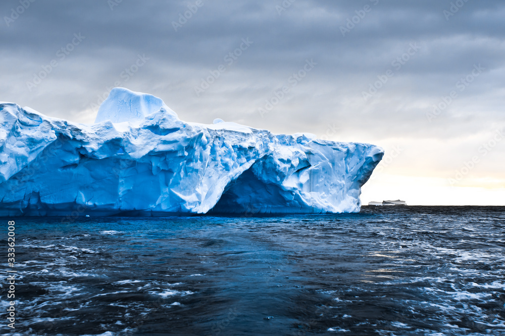 Wall mural antarctic iceberg