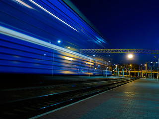 Fototapeta na wymiar blue prędkości pociąg blur