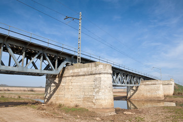 Fototapeta premium Viejo puente de hierro