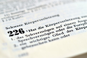 Fototapeta premium Schwere Körperverletzung im Strafgesetzbuch