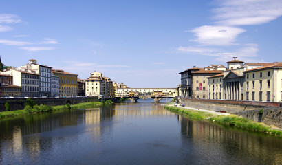 Fototapeta na wymiar Ponte Vecchio we Florencji - most nad rzeką Arno