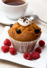 cupcakes with raspberries