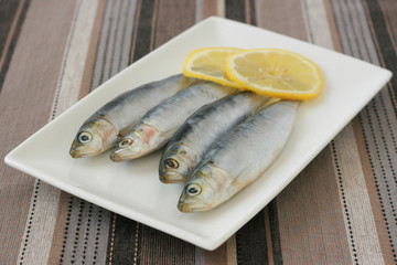 Fresh sardines with lemon