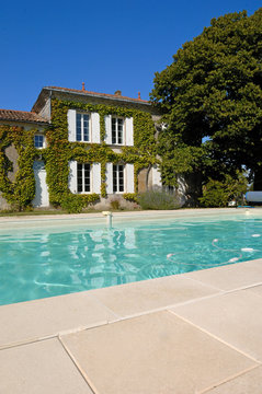 chambre d'h&ocirc;tes avec piscine