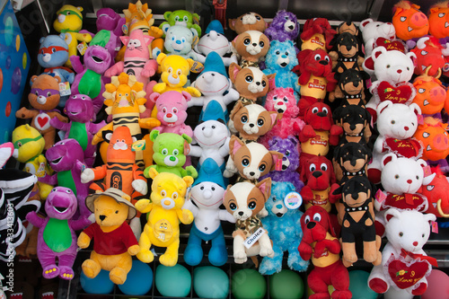 giant stuffed carnival prizes