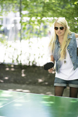 Mädchen beim Tischtennis