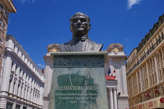 busto  di Mustafa Kemal Ataturk a Bucarest
