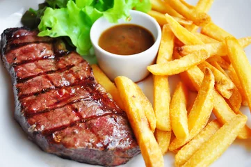Cercles muraux Steakhouse Beef steak and chips