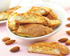 Mandelgebäck, Cantuccini