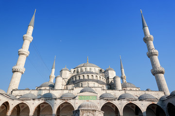 Fototapeta na wymiar Istanbul Sultanahmet Camii under blue sky in Summer time
