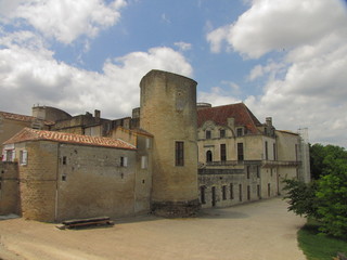Fototapeta na wymiar Château de Duras; Dolinach Lot et Garonne