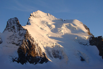 Crépuscule sur la Barre des Ecrins (Alpes)