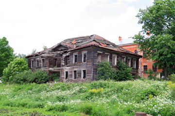 Fototapeta na wymiar old wooden house on green field