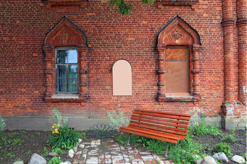 Fototapeta na wymiar red bench in the churchyard
