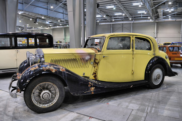 Fototapeta na wymiar Rusty, vintage car