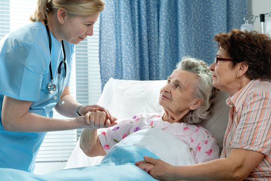 Senior patient is being visited by the daughter in hospital