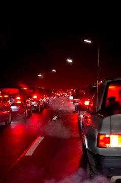 Verkehrsstau in der Nacht