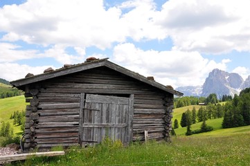 Fototapeta premium Hütte auf der Seiser Alm