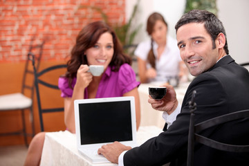 Man using a laptop computer in a cafe