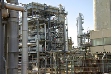 Ölraffinerie im Hafen Hamburg